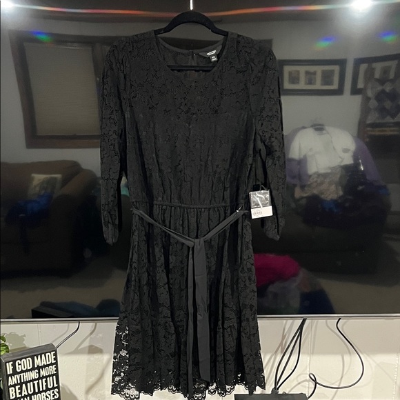 Simply Vera Vera Wang Dresses & Skirts - Simply Vera Vera Wang Black Lace Long Sleeve Dress